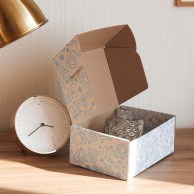 Картонная коробка 24x17x10 см самосборная белая, принт 